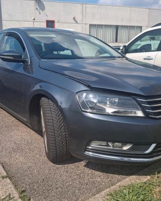 Volkswagen Passat b7 anno 2014 ricambi usati
