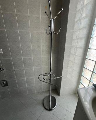 Apendi accappatoi e porta asciugamani da bagno