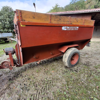 Rimorchio per vendemmia uva con coclea