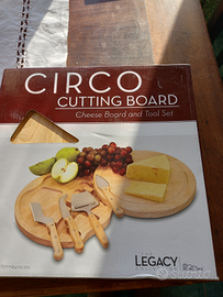Tagliere e coltelli per formaggj