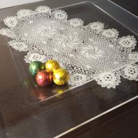 Vassoio trasparente con decorazione 