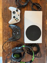 Xbox serie S 512 gb+ 2 joystick e cuffie gaming