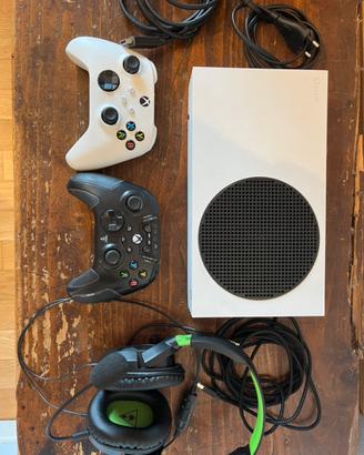Xbox serie S 512 gb+ 2 joystick e cuffie gaming