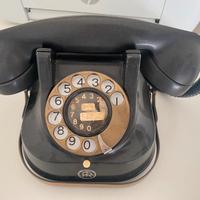 Telefono vintage RTT-56 A oggetto scenico