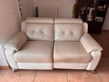 Divano bicolore vera pelle con 1 recline elettrica
