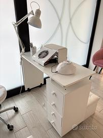 2 postazioni manicure profess. + 2 aspiratori
