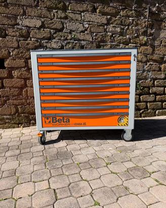 carrello beta pieno  con 716 pezzi 