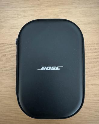 Bose QuietComfort con custodia, cavo jack e USB-C