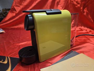 macchina caffè a capsule NESPRESSO