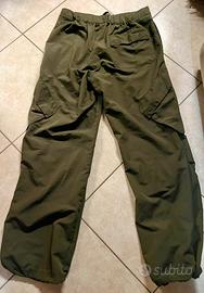 Pantaloni cargo larghi verde militare