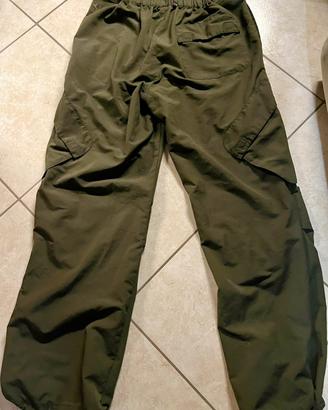 Pantaloni cargo larghi verde militare
