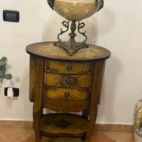 Tavolino con tre cassetti