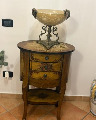 Tavolino con tre cassetti