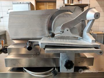 Affettatrice "Italiana Macchi" lama 350 mm