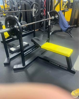 Attrezzatura x palestra professionale