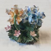 Soprammobile in porcellana di capodimonte