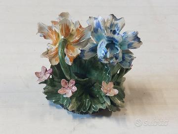 Soprammobile in porcellana di capodimonte