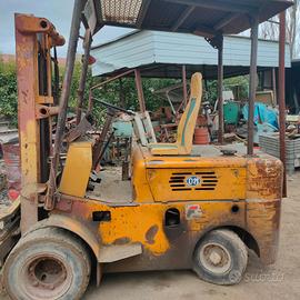 Carrello elevatore muletto om 25 fd