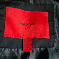 piumino lungo nero con collo in pelliccia Mango