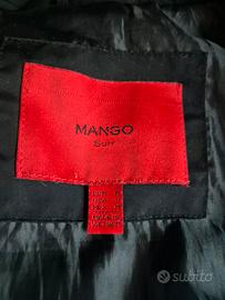piumino lungo nero con collo in pelliccia Mango