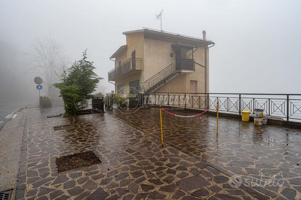 TRILOCALE RISTRUTTURATO IN CENTRO A ZOCCA CON TERR