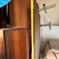 Panca addominali con aggancio alla spalliera