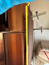 Panca addominali con aggancio alla spalliera