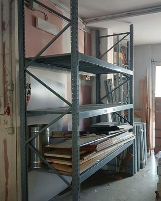 A23 Arredo negozio scaffale magazzino