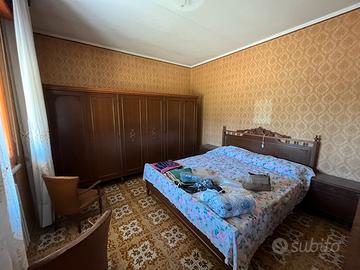 Camera da letto completa vintage