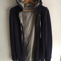 Maglione con cappuccio