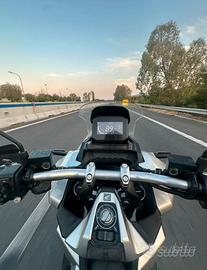 Honda adv 350 ottimeCondizioni gommato e taglianda