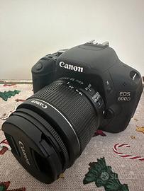 Reflex Canon EOS 600D con Obiettivo 18-55mm IS
