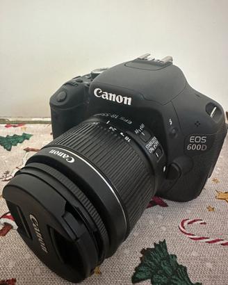 Reflex Canon EOS 600D con Obiettivo 18-55mm IS