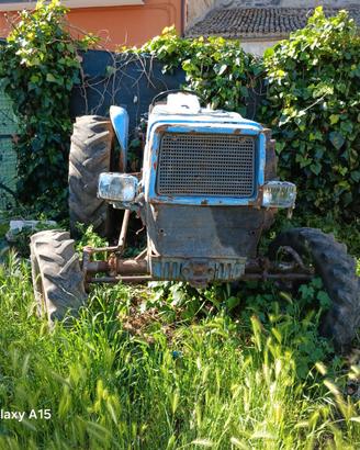 Trattore agricolo