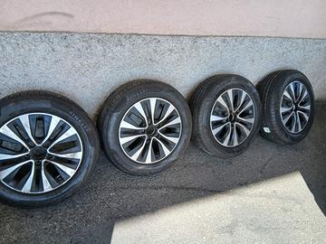 4 CERCHI 16  E 4 GOMME  205/60/16 mercedes classeA