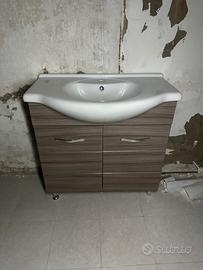 Mobile bagno con lavabo