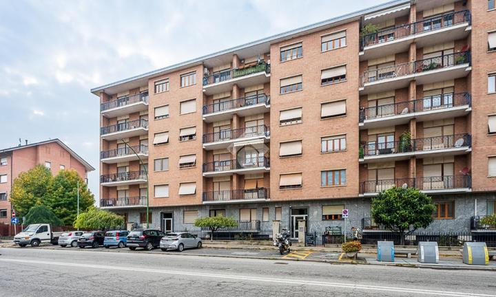 3 LOCALI A VENARIA REALE