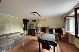CASA SEMINDIPENDENTE A VAPRIO D'AGOGNA