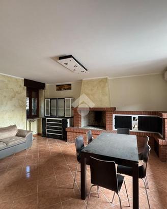 CASA SEMINDIPENDENTE A VAPRIO D'AGOGNA