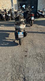 scuter beverly 300