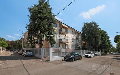 AMPIO 5 LOCALI AL SECONDO PIANO CON GARAGE