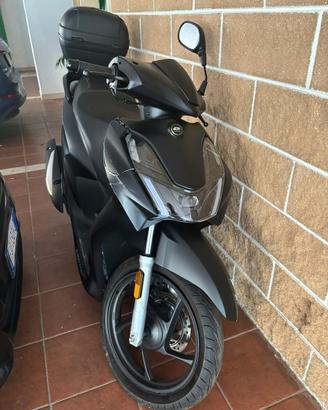 Moto SQ 16 QJMotor 125 scooter maggio 2025