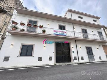 Villa di 360 m² con più di 5 locali e box auto dop