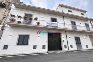 Villa di 360 m² con più di 5 locali e box auto dop