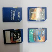 N. 5 schede per  foto Nikon da 512 Mb e da 1 Gb.