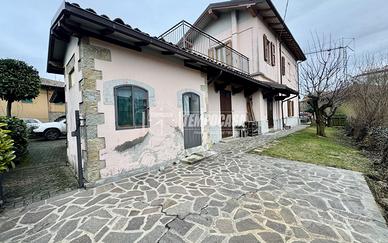 VILLA INDIPENDENTE CON GARAGE E GIARDINO LIBERO SU