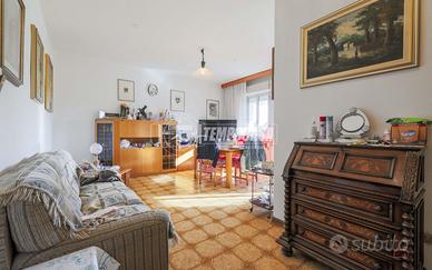 5 LOCALI CON RISCALDAMENTO AUTONOMO CON AFFACCIO P