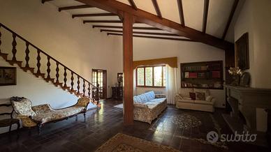 Villa libera su 4 lati con giardino