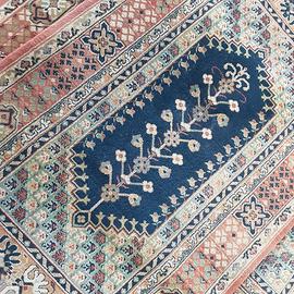 Tappeti tipo persiano in pura lana vergine