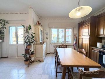Casa indipendente di 150 m² con più di 5 locali e 